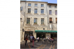 Façade 24 place du Change Avignon