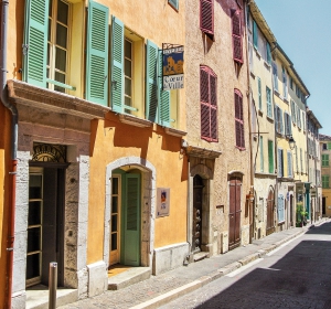 Previous<span>3 et 3bis rue du Temple – Hyères</span><i>→</i>