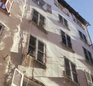 Previous<span>Le 12 rue des Boucheries</span><i>→</i>